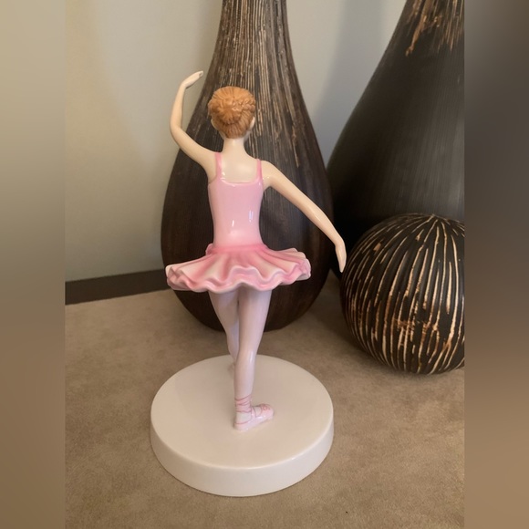 Royal Doulton London - Ballerina “Rhythm and Dance” Bone China Figurine - Picture 5 of 7